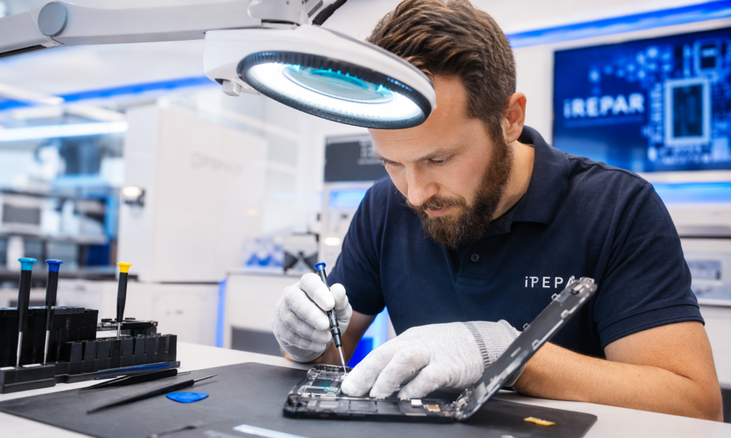 Device repair workspace at iPhix